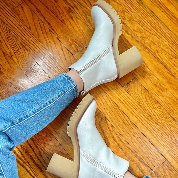 DOLCE VITA White Booties - Picture 4 of 8